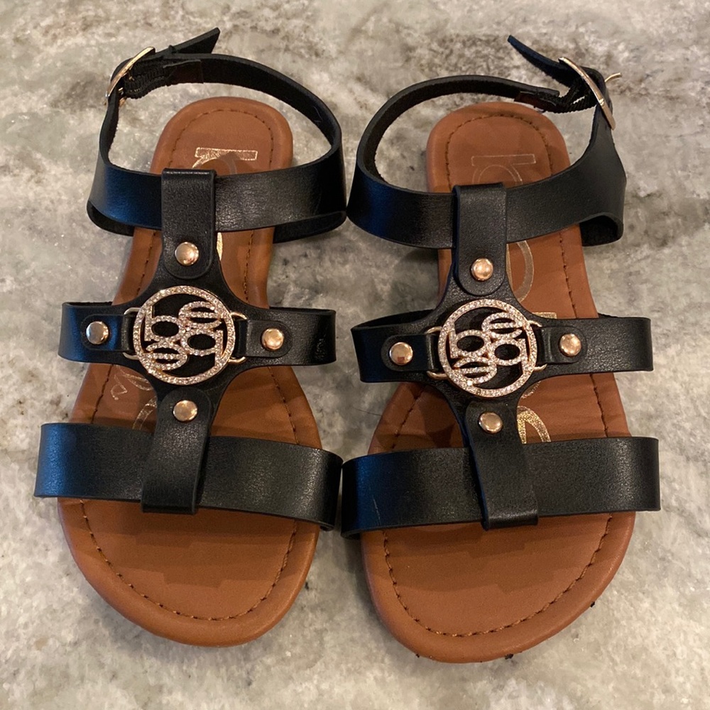 Bebe Girls Black Medallion Buckle T-Strap Sandals - Size 12